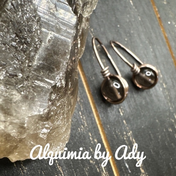 Alquimia Jewelry - Brass and smokey quartz dangle neutral rustic earrings